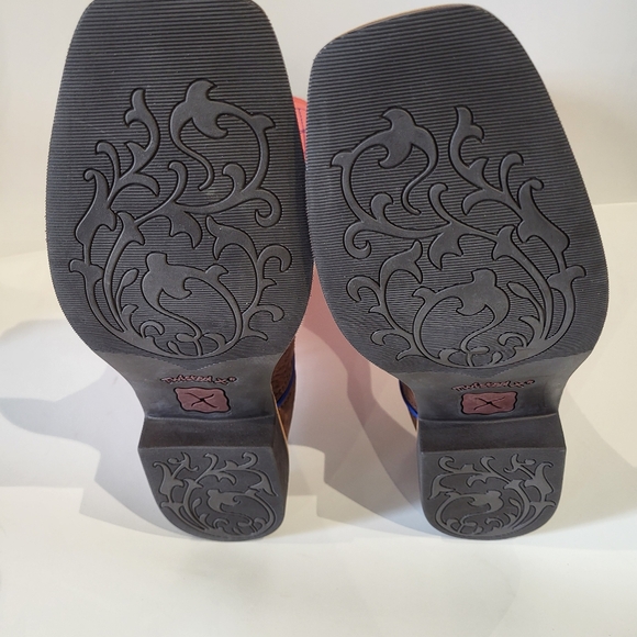 Womens Twisted x size 9.5 M leather coral boots with 11" shaft. Brand new never. - Picture 7 of 11